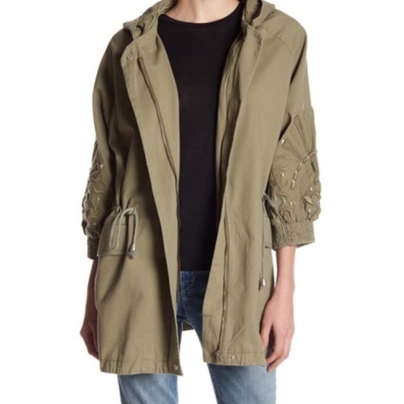 Romeo & Juliet Couture Vented Jacket - Picture 13 of 16